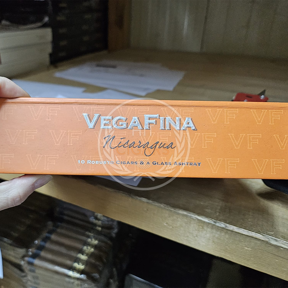 VegaFina Nicaragua Robusto + A Glass Ashtray
